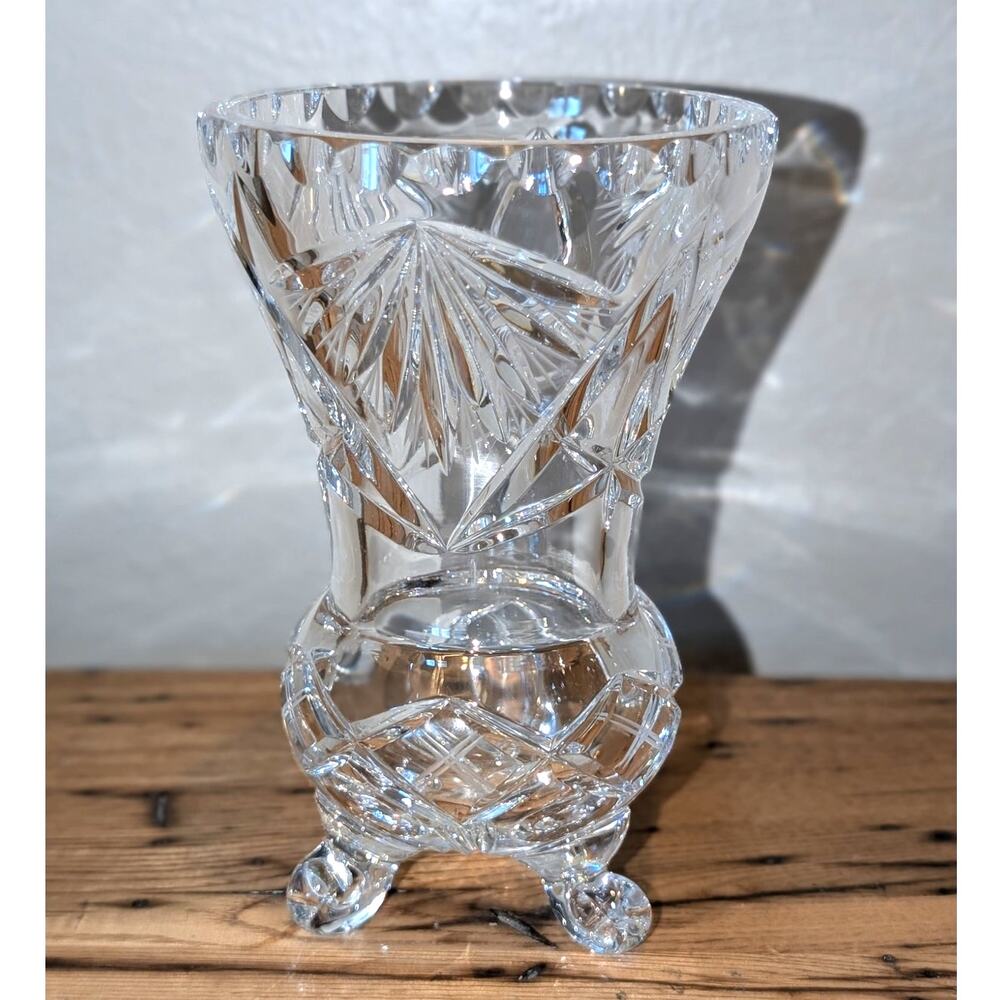 Gorgeous Vintage Cut Crystal Tripod Footed Scalloped Mouth Flower Vase - Picture 2 of 11